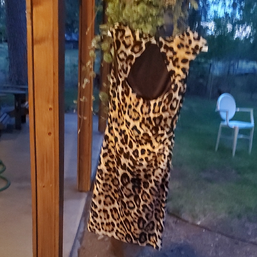 David Meister Animal Print Dress With gathered Waist. Sleeveless. Size 4 - Picture 2 of 6